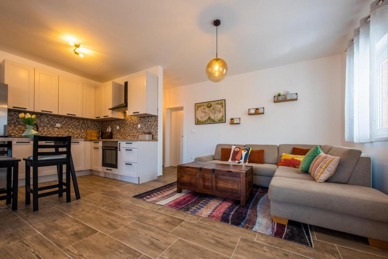 Apartman Paula Kaštela Exterior foto